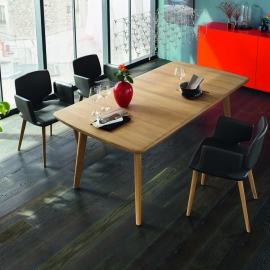 Flaye - jídelní stůl ve světlém dřevě 1.jpg