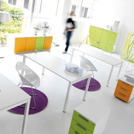 Colours kancelář se třemi stoly - triadické schéma.jpg