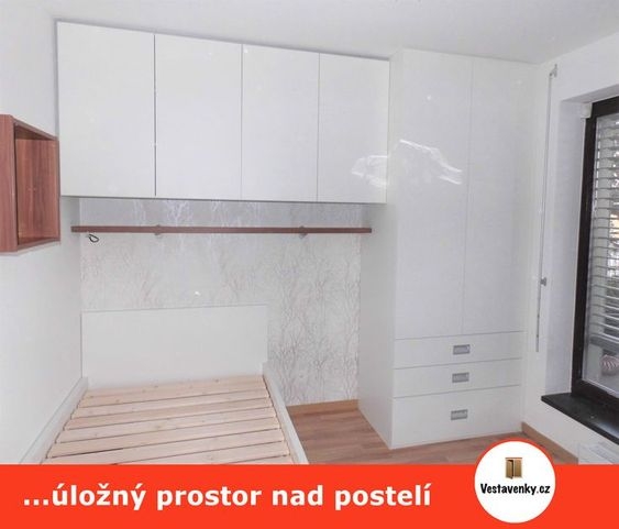 Vestavěná skříň do studentského pokoje - dětský pokoj