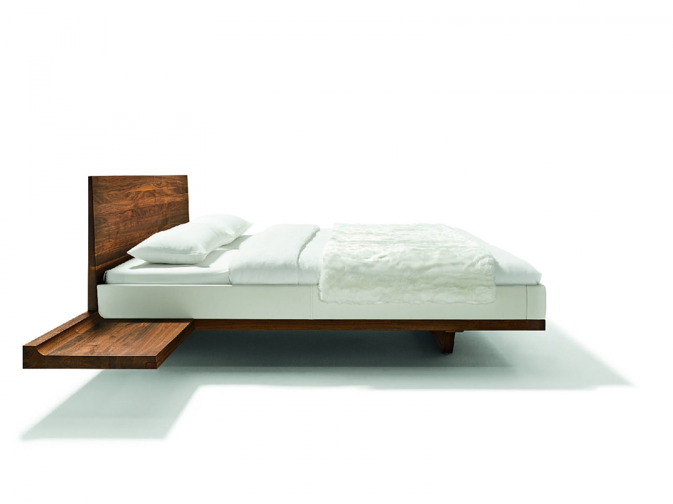 Riletto - boční pohled na postel.