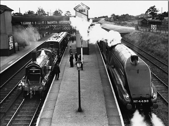 Posters Reprodukce Steam train at Stevenage Station, 1938 , (80 x 60 cm)