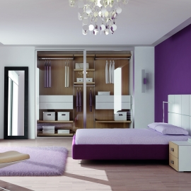 EM14 postel purpurová s bílým čelem
