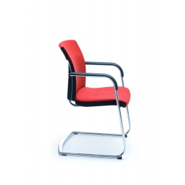 One konferenční židle červená